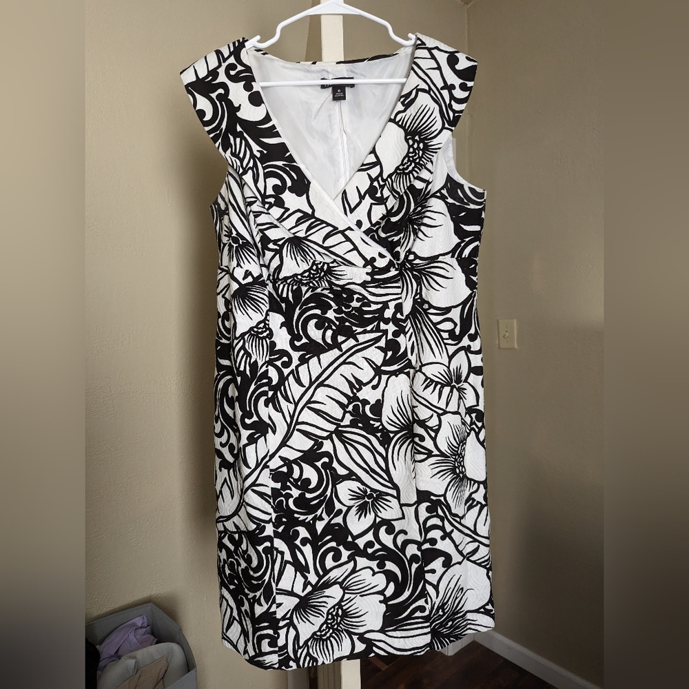 Black & white stunner!